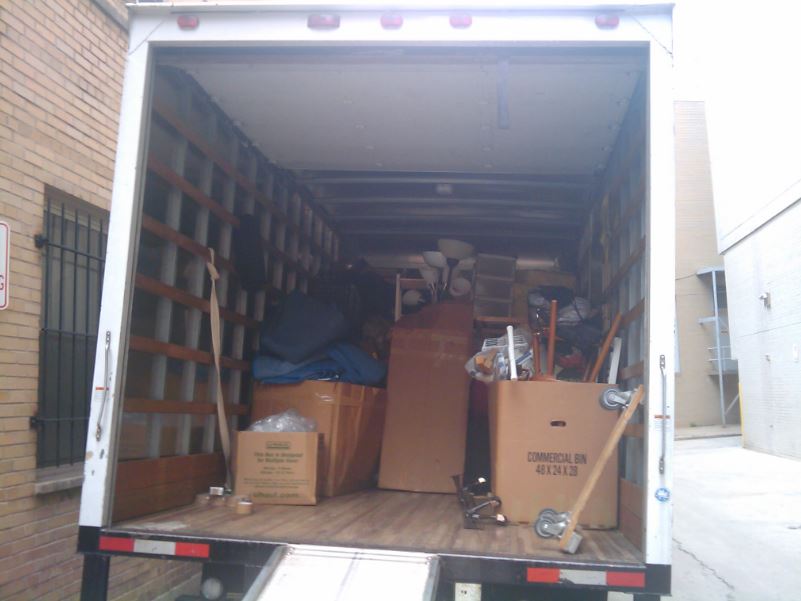 Overview of moving companies and their use of moving boxes