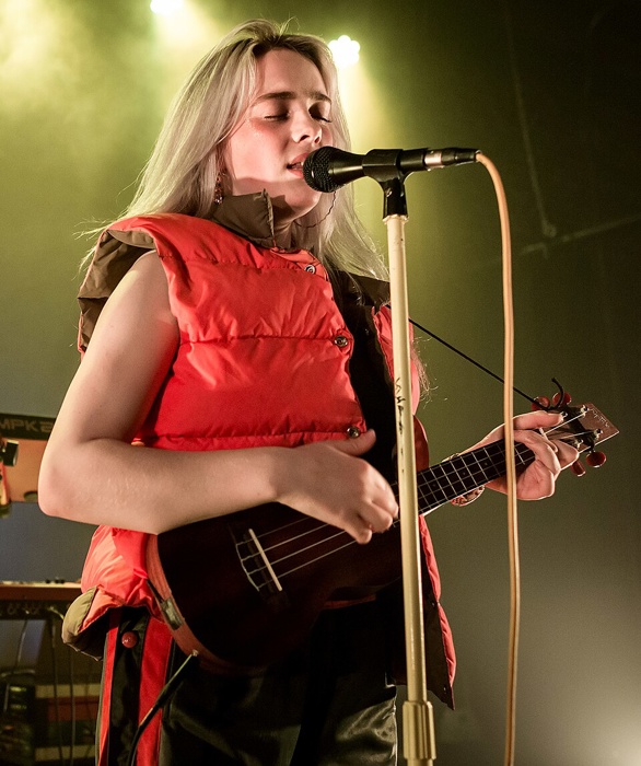 Eilish performing in August 2017