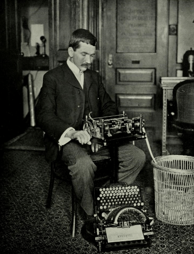 DonaldMurray_with_Telegraphic_Typewriter