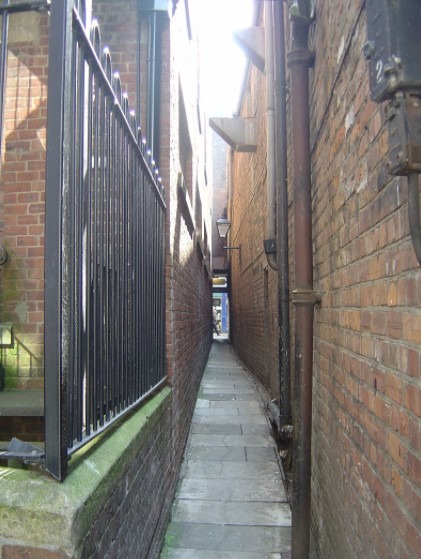 Pope's Head Alley, a very narrow passage in York