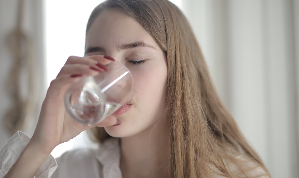 8 Mind-Blowing Benefits Of Drinking More Water