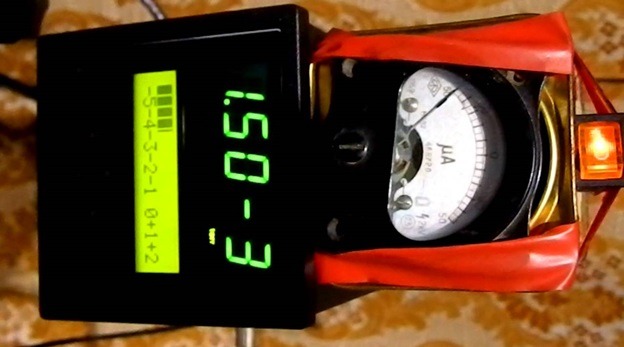 How does the Pirani gauge device work