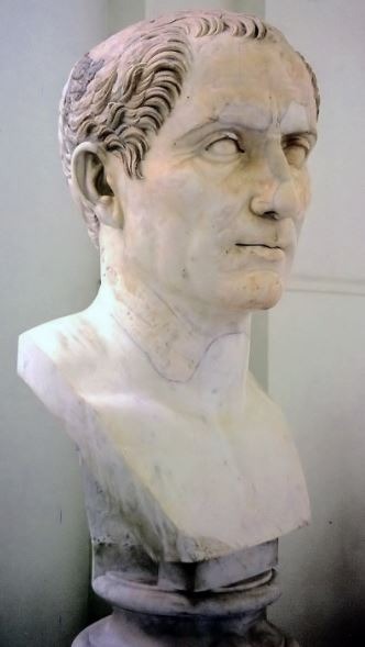 statue of the head of Julius Caesar