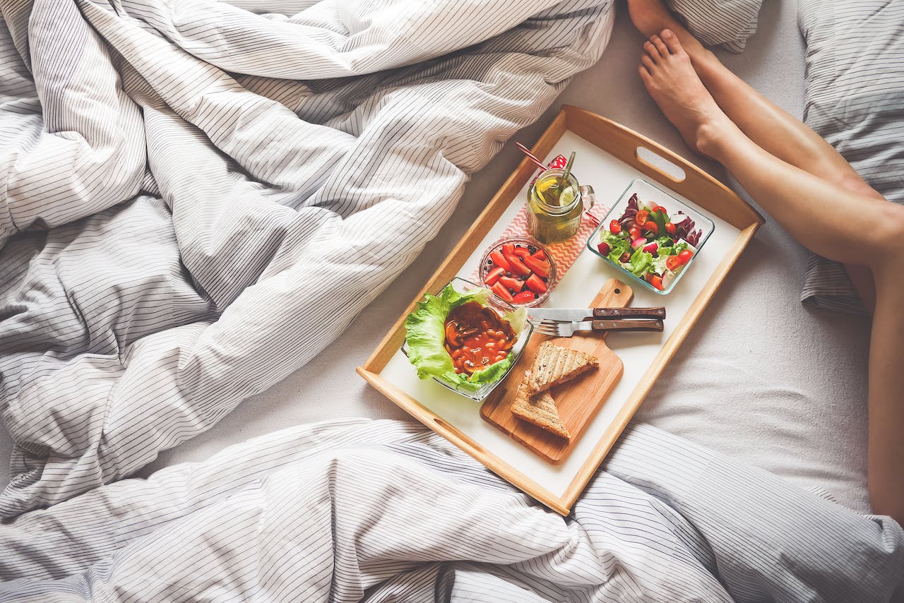 Breakfast in Bed: Tips and Recipes to WOW Your Sweetheart